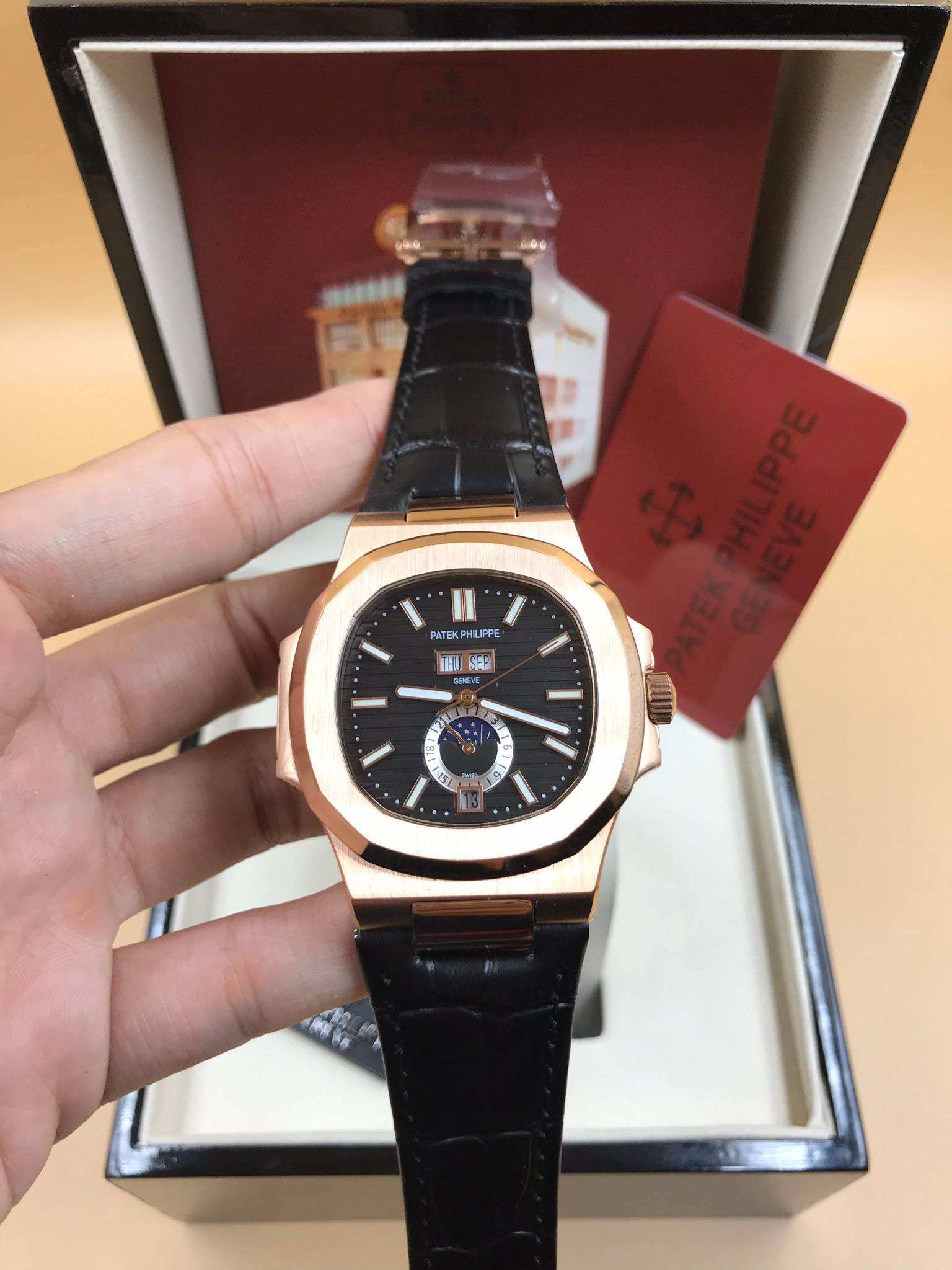 นาฬิกา Patek Philippe รุ่น Men"s Nautilus Annual Calendar หน้าน้ำดำ