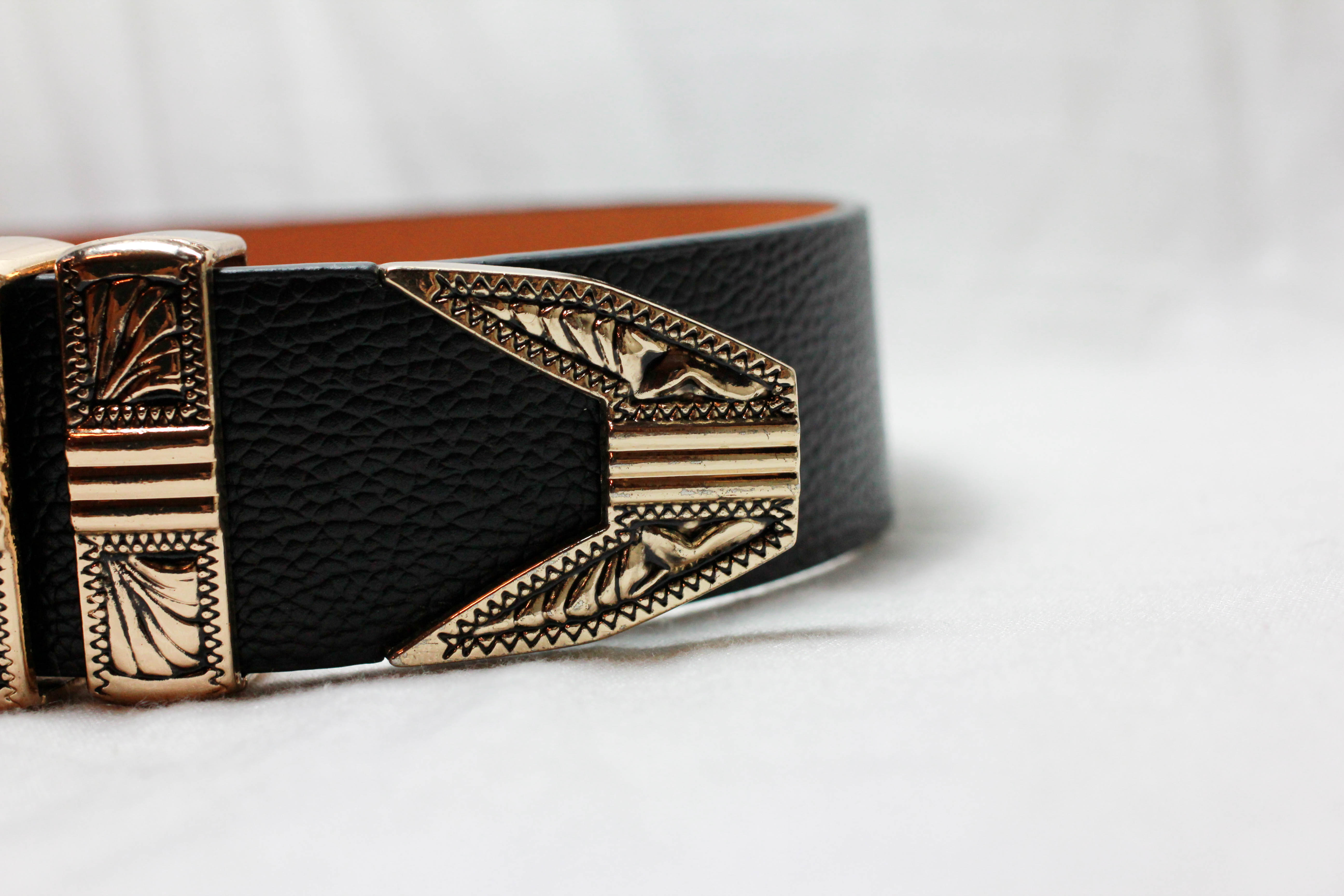 เข็มขัดสองหัวสีทอง หัวเหลี่ยมรูปใบไม้ สายกว้าง 1.5 นิ้ว