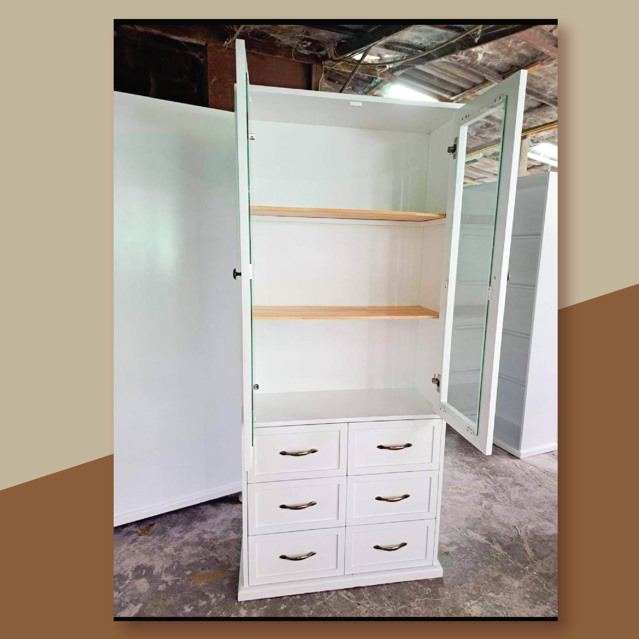 ชั้นวางของ ตู้เก็บของมีกระจกปิด พร้อมลิ้นชักสไตล์มินิมอล (ไม่ต้องประกอบ) สีขาว PT004-SCG