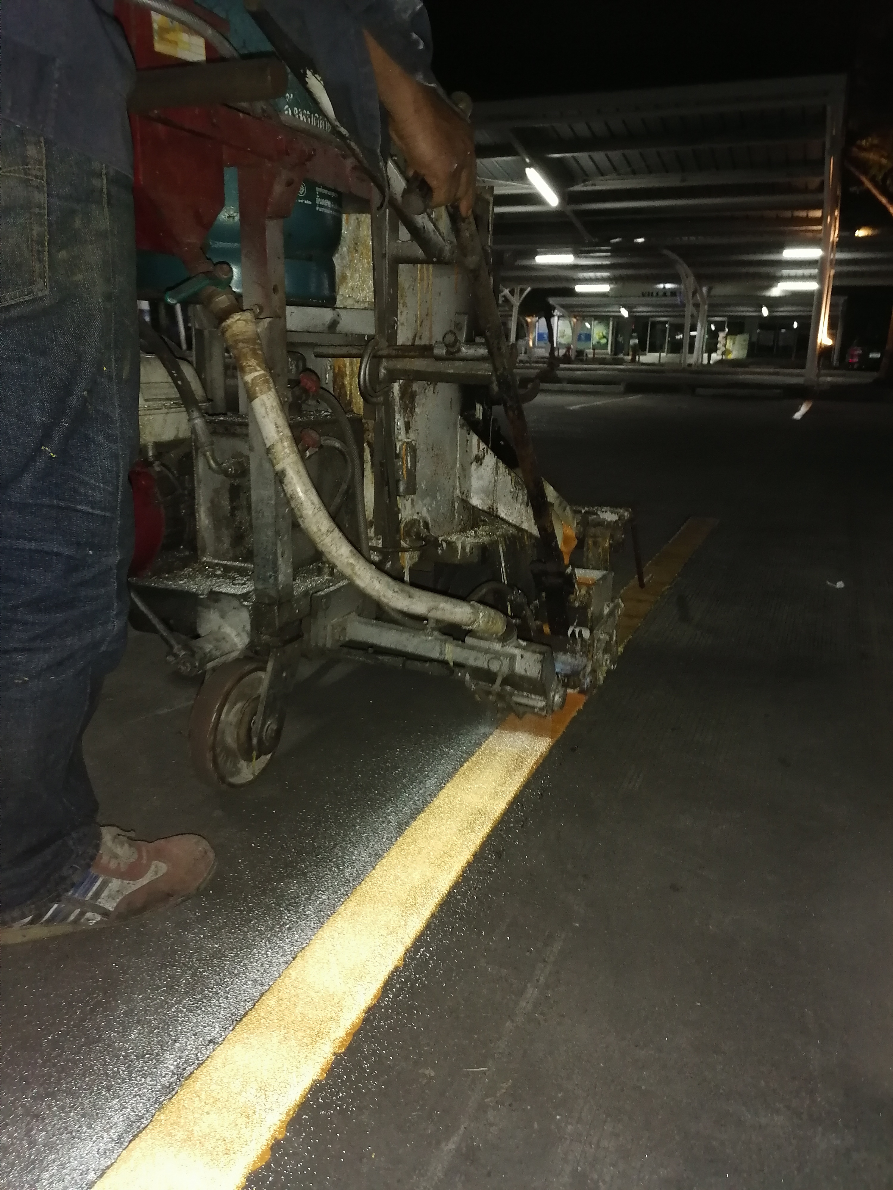 งานตีเส้นทางเดินภายในโรงงาน