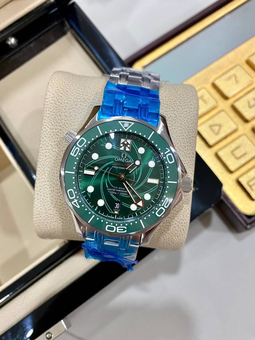 นาฬิกา Omega Seamaster Master 300M Automatic 42MM.Mirror Swiss Green