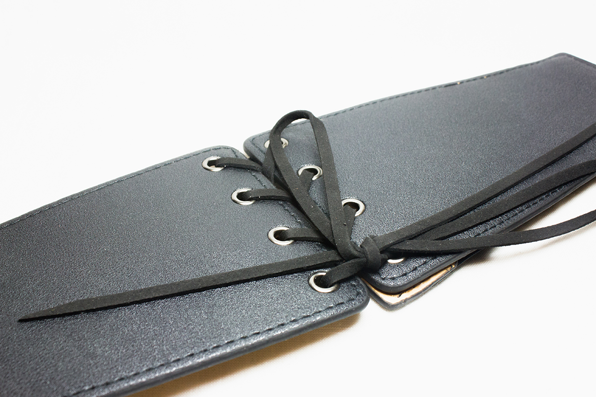 เข็มขัดเอวสูง ยางยืดสีดำเป็นแบบเชือกผูก