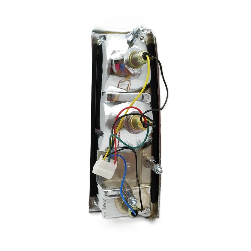 ไฟท้าย ISUZU KBZ(เคบีแซด) พร้อมขั้ว+หลอด ปี1981-1989 (งานO.E.M ตราเพชรเกรดห้าง) -ราคาต่อดวง-