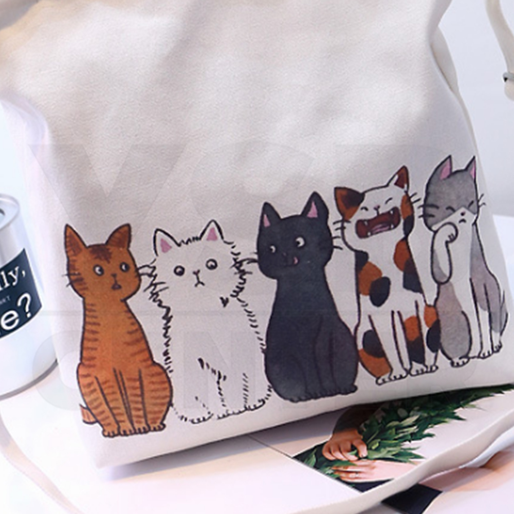 CASSA กระเป๋าผ้า กระเป๋าผ้าแคนวาส กระเป๋าสะพายข้าง ลายการ์ตูนน้องเหมี้ยวสุดน่ารัก สายปรับได้