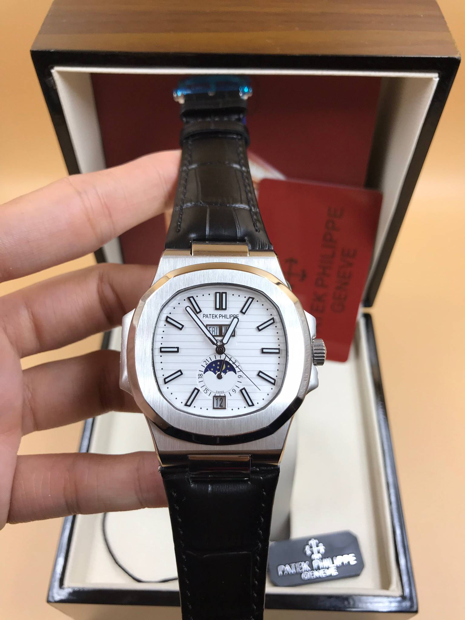 นาฬิกา Patek Philippe รุ่น Men"s Nautilus Annual Calendar งาน Mirror Swiss หน้าขาว