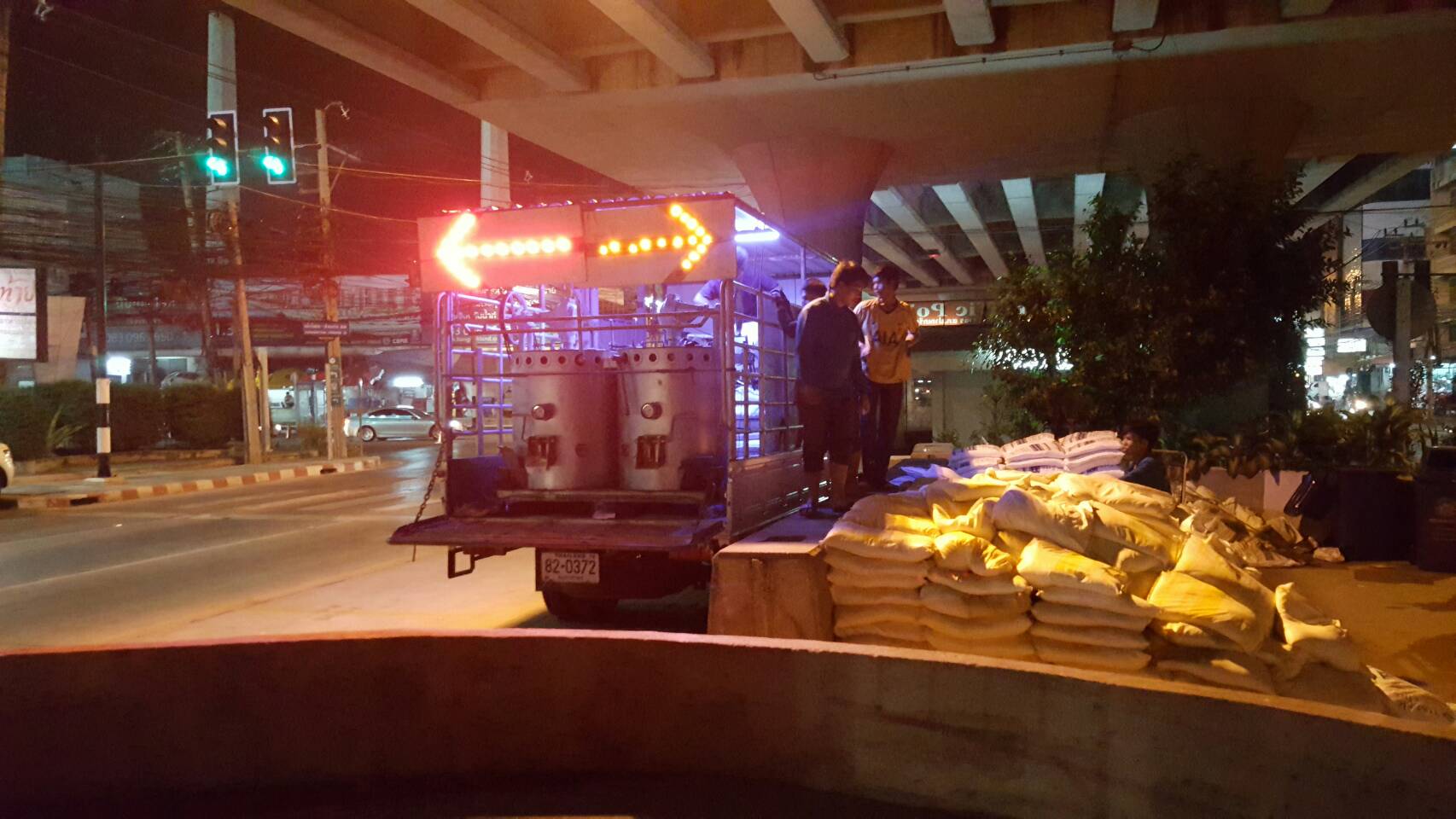 งานตีเส้นถนนตีเส้นจราจรสมุทรสาคร กาญจนบุรี ราชบุรี นครปฐม นนทบุรี