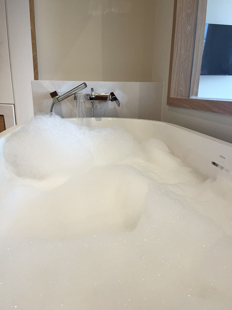 สบู่ทำฟองแบบเจล สูตรเข้มข้น แบบแกลลอน กลิ่นชาขาว Bubble Bath Gel-White tea (แถมขวดฝาปั๊ม)