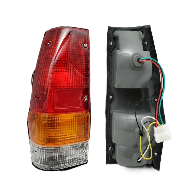 ไฟท้าย MITSUBISHI L200(เฉินหลง) พร้อมขั้ว+หลอด ครบชุด ปี1981-1988 (งาน O.E.M เทียบห้าง) -ราคาต่อดวง-