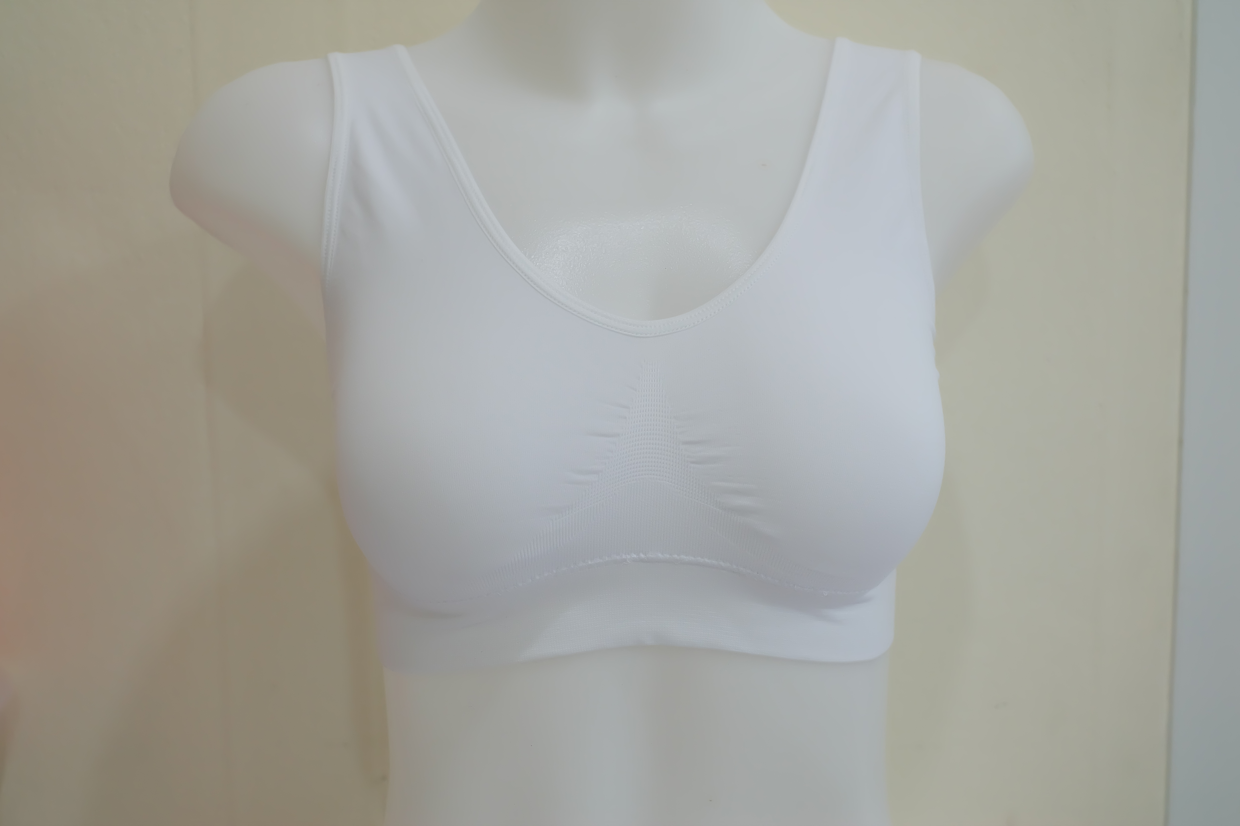 ยกทรง สปอร์ตบรา ไร้ตะขอ ชุดชั้นในสวมสบาย หลังยู U สีขาว S/M/L
