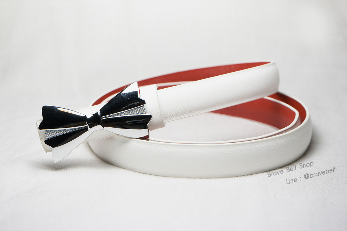 เข็มขัดหนังแท้รูปโบว์ สายเข็มขัดสีขาว หัวสีเงินสวย