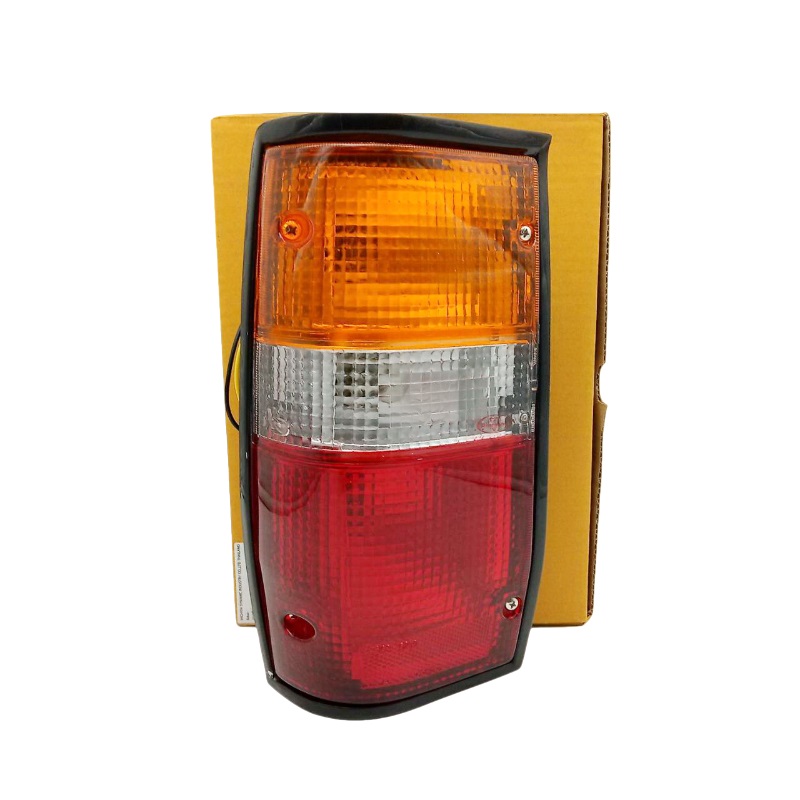 ไฟท้าย MITSUBISHI CYCLONE(ไซโคลน) ขอบดำ พร้อมขั้ว+หลอด ปี1987-1995 (งานตราเพชรเกรดห้าง) -ราคาต่อดวง-