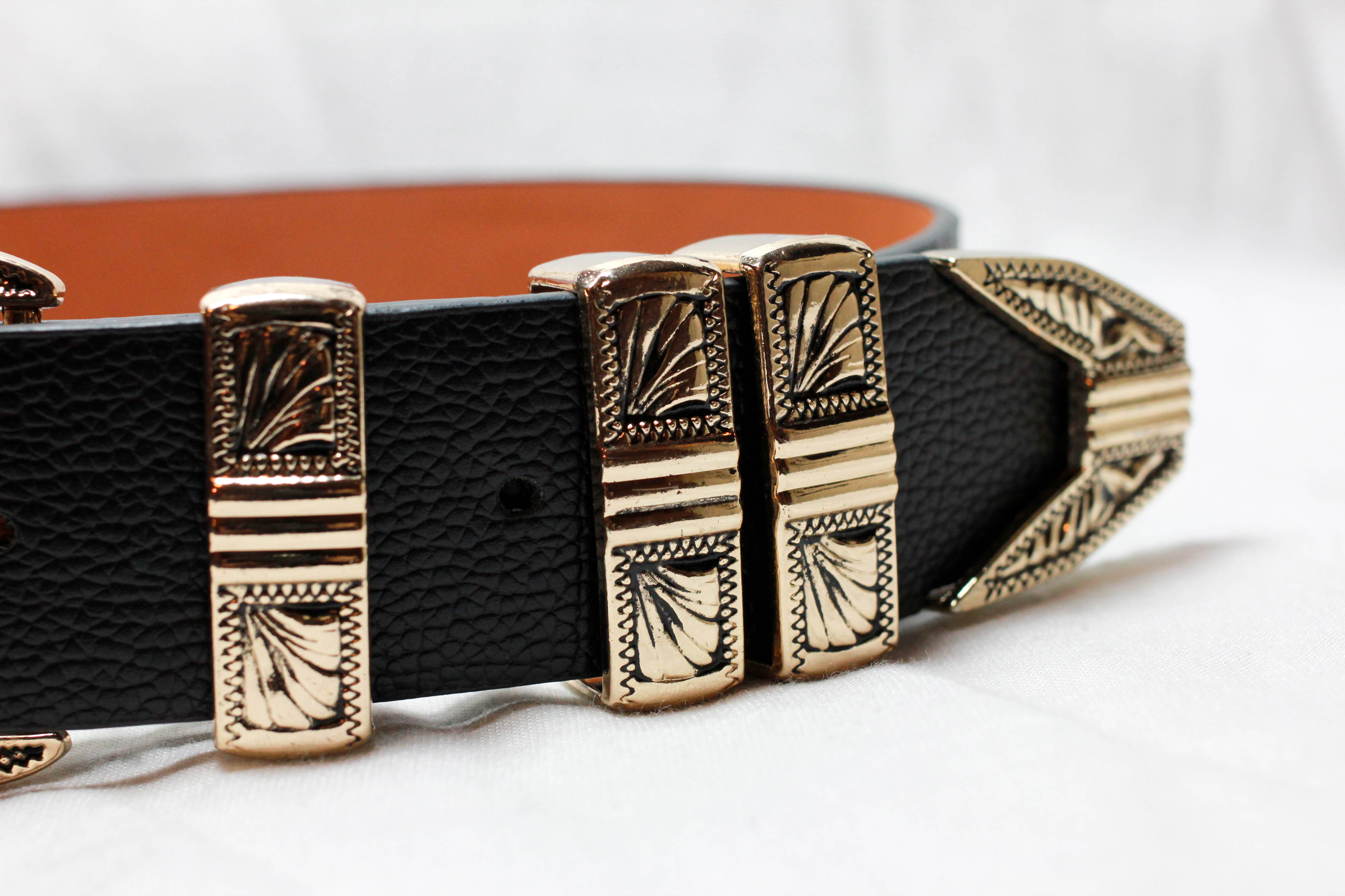 เข็มขัดสองหัวสีทอง หัวเหลี่ยมรูปใบไม้ สายกว้าง 1.5 นิ้ว