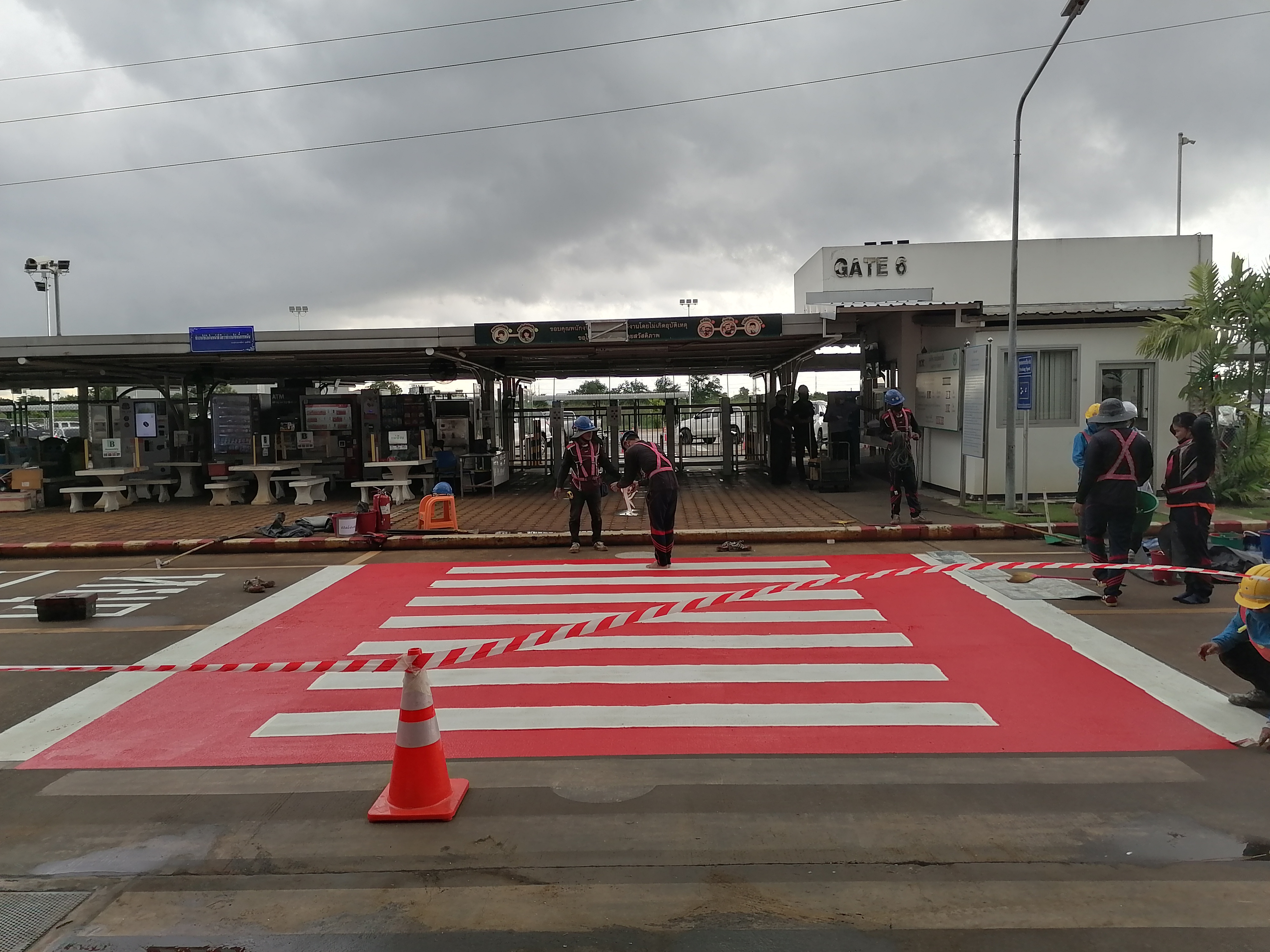 งานตีเส้นจราจร สีเทอรืโมพลาสติก ทางม้าลายสีแดง