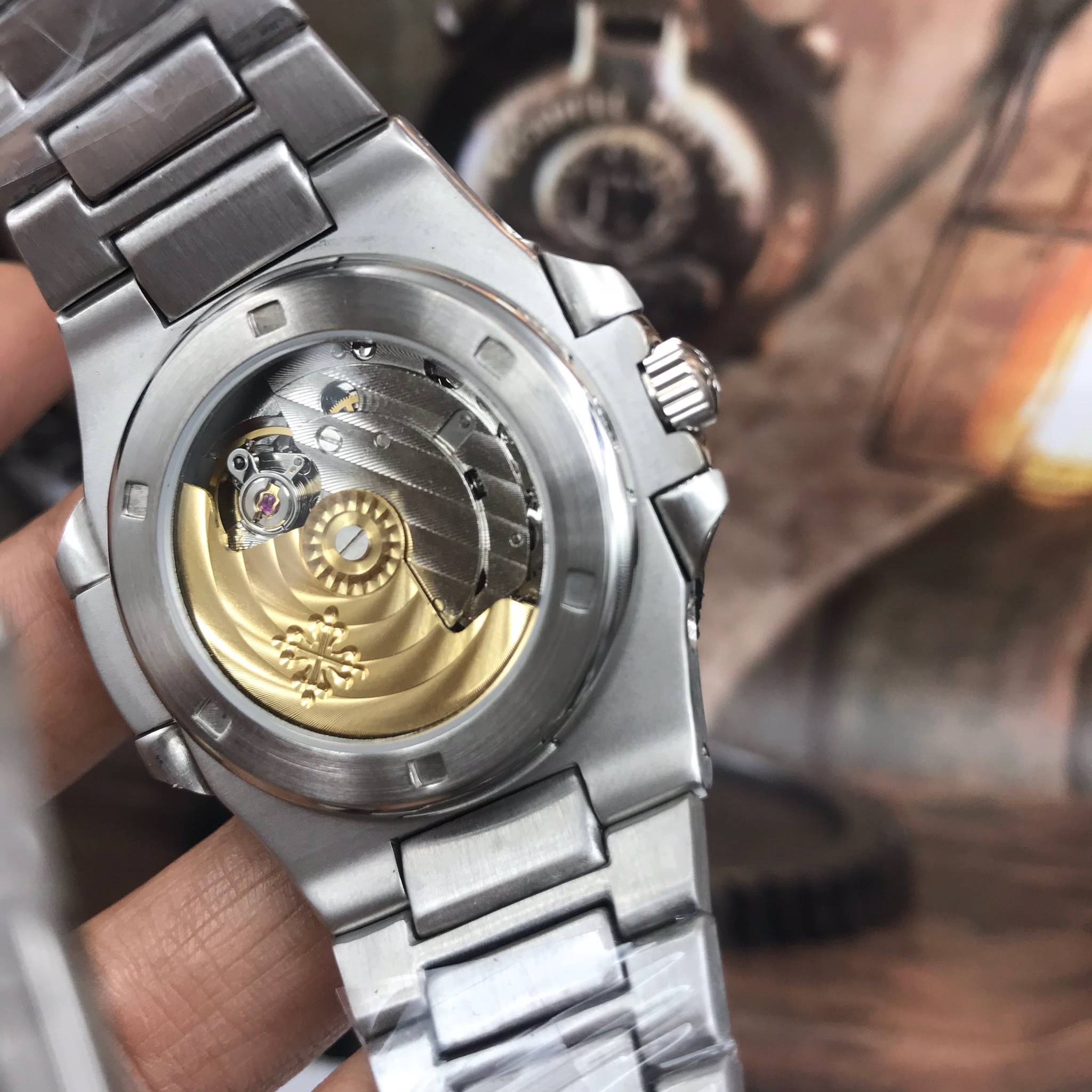 นาฬิกา Patek Philippe รุ่น Men's Nautilus Chronograph สีเงิน สายเลสสีเงิน หน้าปัดสีเทางาน CC