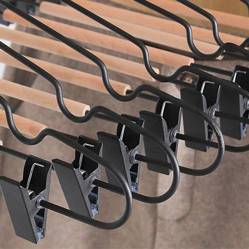 ไม้แขวน พร้อมตัวหนีบ ไม่เป็นรอย ไม่เป็นสนิม แพค 5 ชิ้น