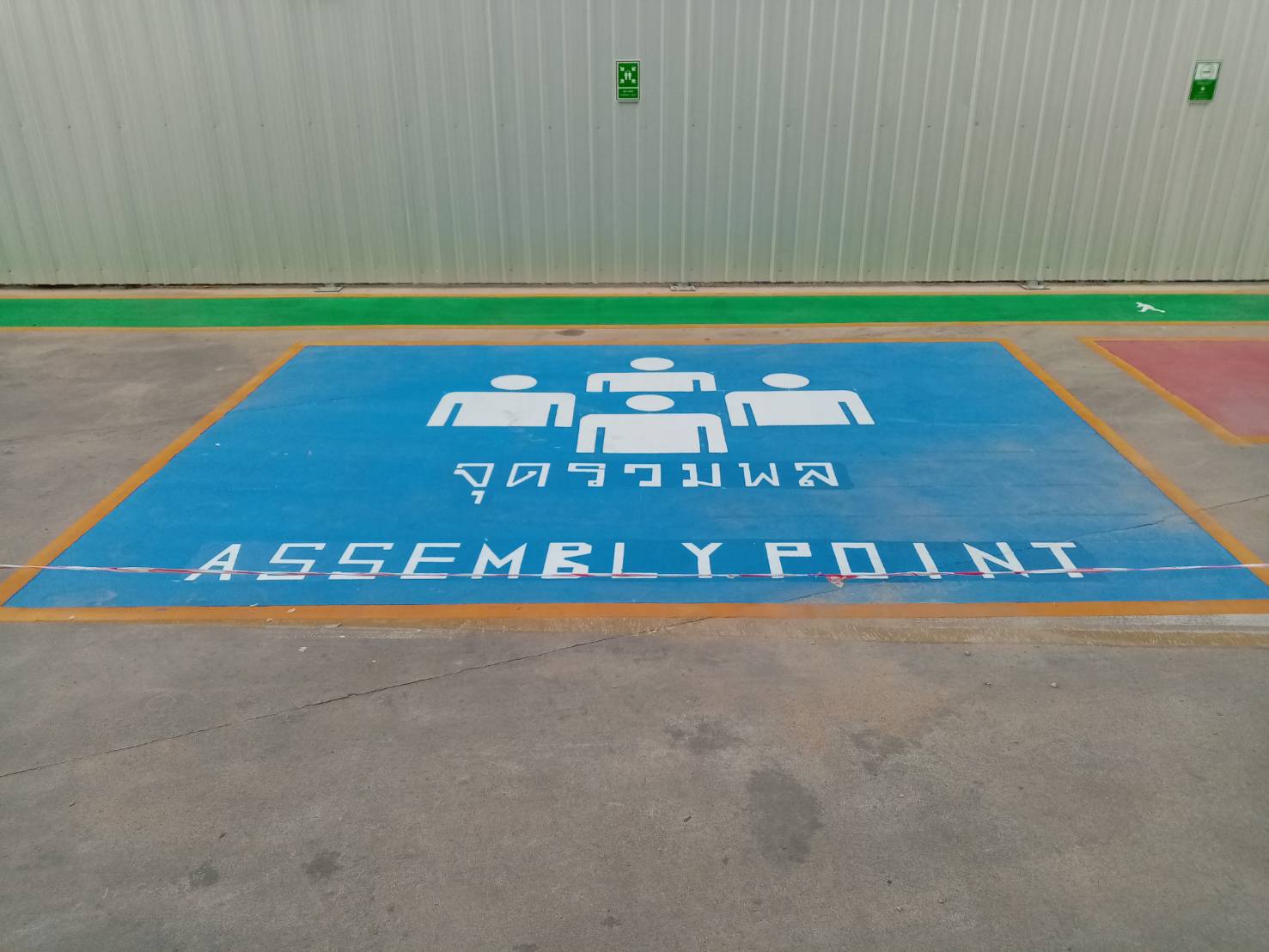 ทาสีช่องจอดรถคนพิการมาตราฐาน