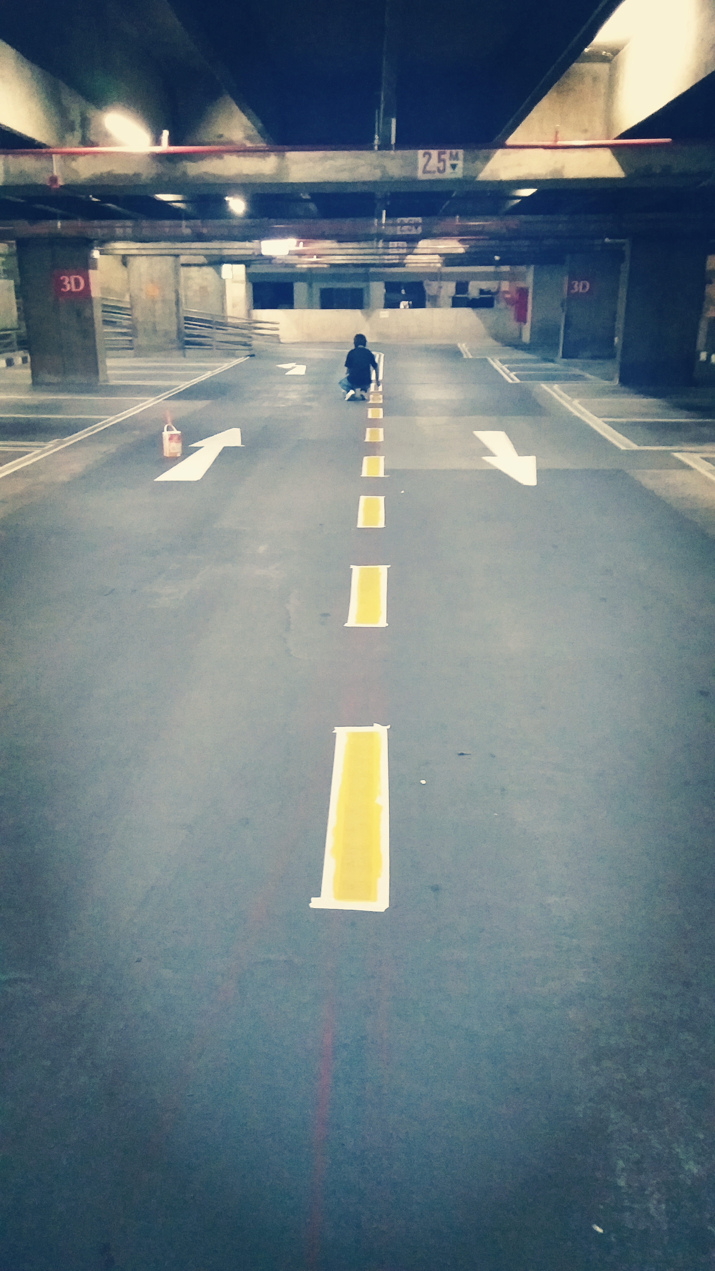 ตีเส้นช่องจอดรถในคอนโด,อาคารจอดรถ