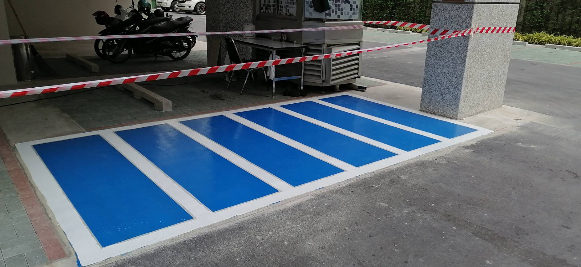 ทาสีช่องจอดรถคนพิการ