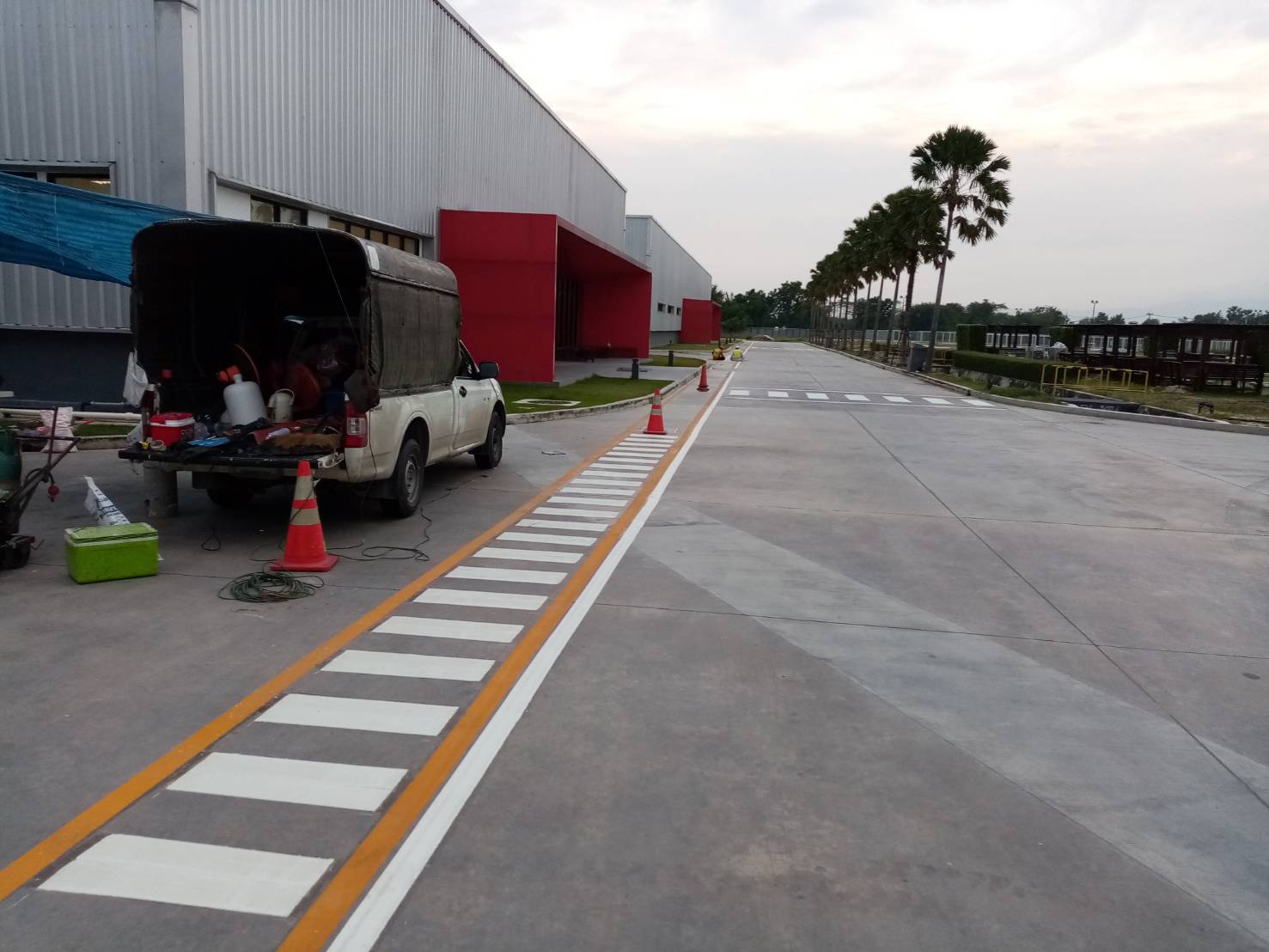 เส้นทางเดินภายในโรงงานราคาตีเส้นทางเดิน