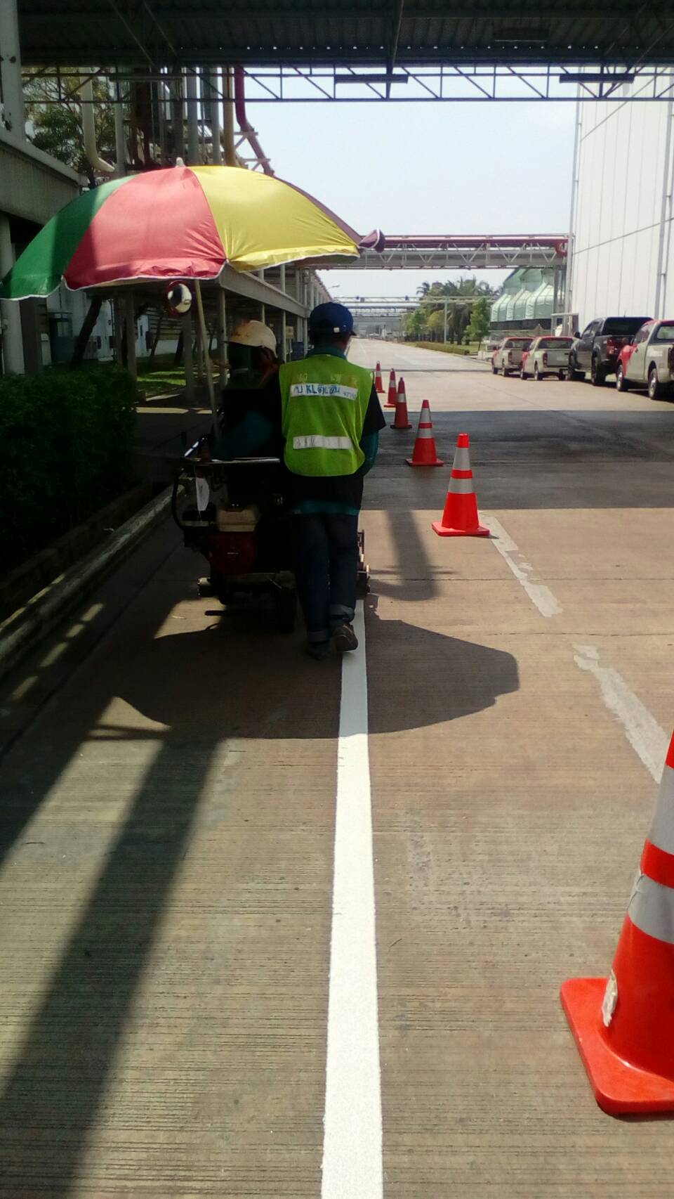 งานตีเส้นจราจรภายในโรงงานนิคมอุตสาหกรรมโรจนะ อยุธยา