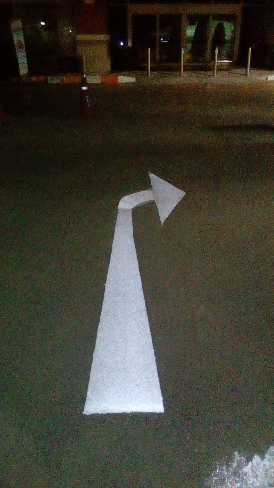 ตีเส้นช่องจอดรถในห้างโฮมโปรกรุงเทพ