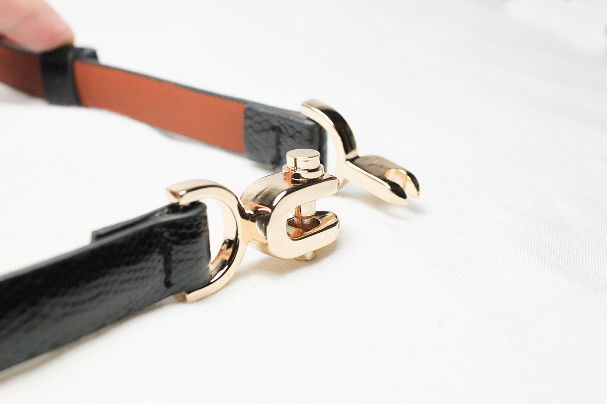 เข็มขัดปรับไซต์ได้ สายหนังสีดำ หัวล็อคสวย