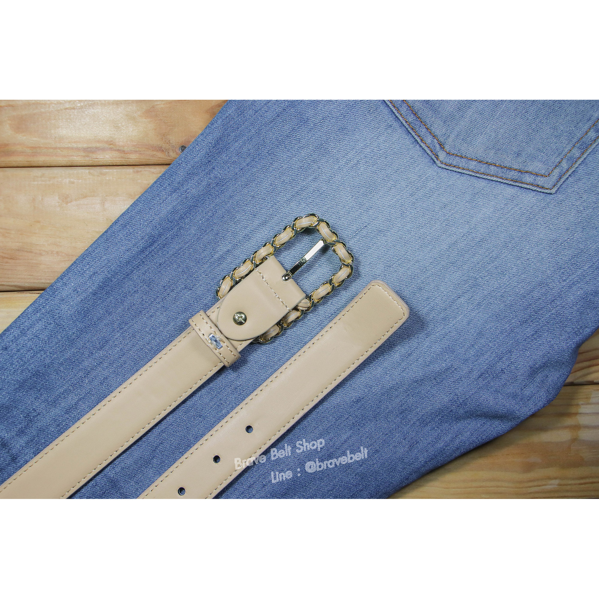 เข็มขัดหนังผู้หญิงสีครีมทรงไฮโซหรูหราน่าใส่