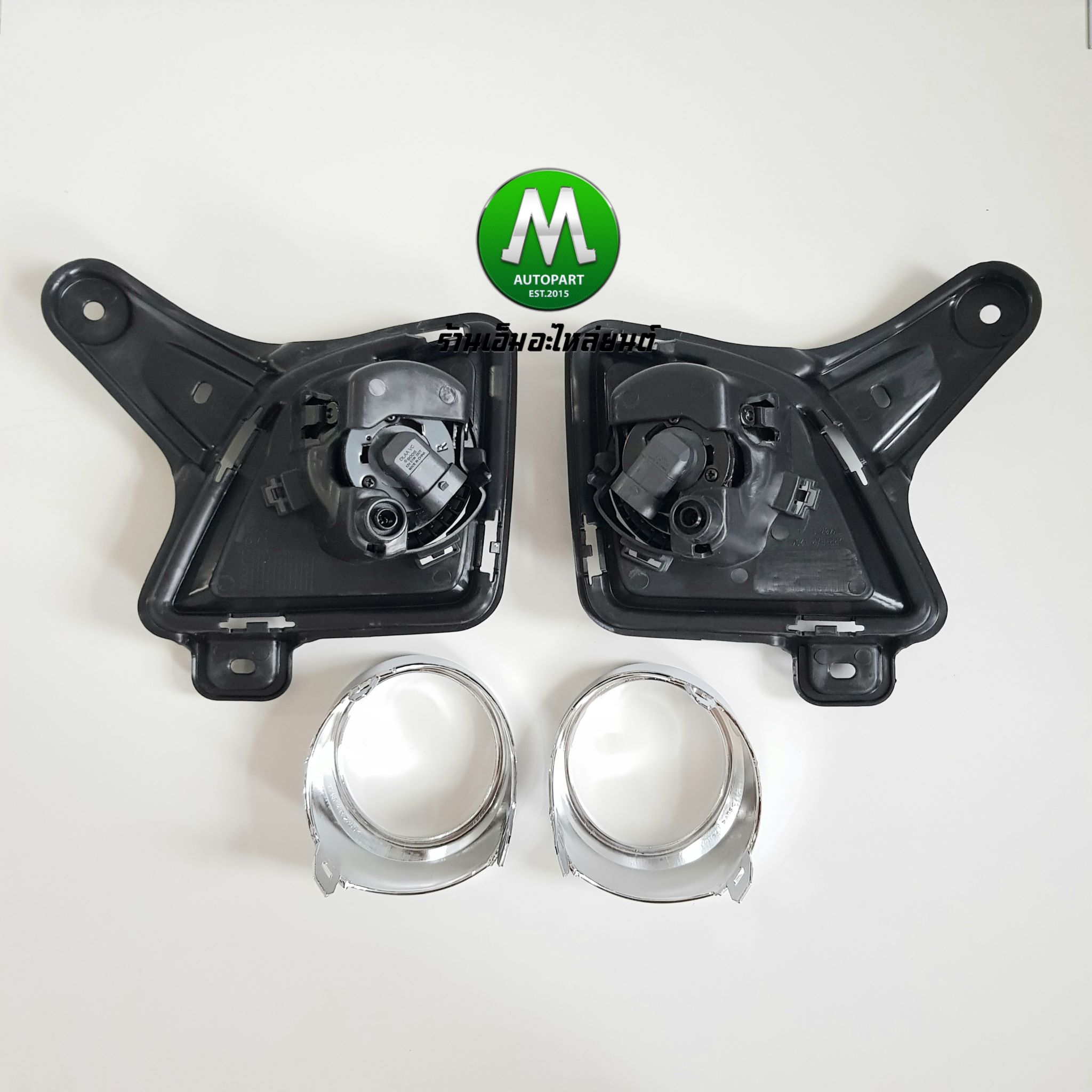 ไฟตัดหมอก ไฟสปอร์ตไลท์ TOYOTA COMMUTER 2010 2011 2012 รถตู้ ฝาครอบชุบ รุ่นตาย้อย / โตโยต้า คอมมิวเตอร์ (รับประกันสินค้า 3 เดือน)
