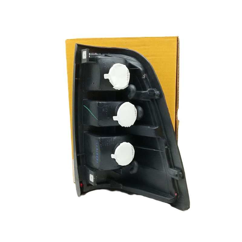 ไฟท้าย ISUZU TFR/DRAGON(ดราก้อนอาย) รุ่น 2สี ขาว-แดง ปี1999-2001 (งานตราเพชรเกรดห้าง) -ราคาต่อดวง-