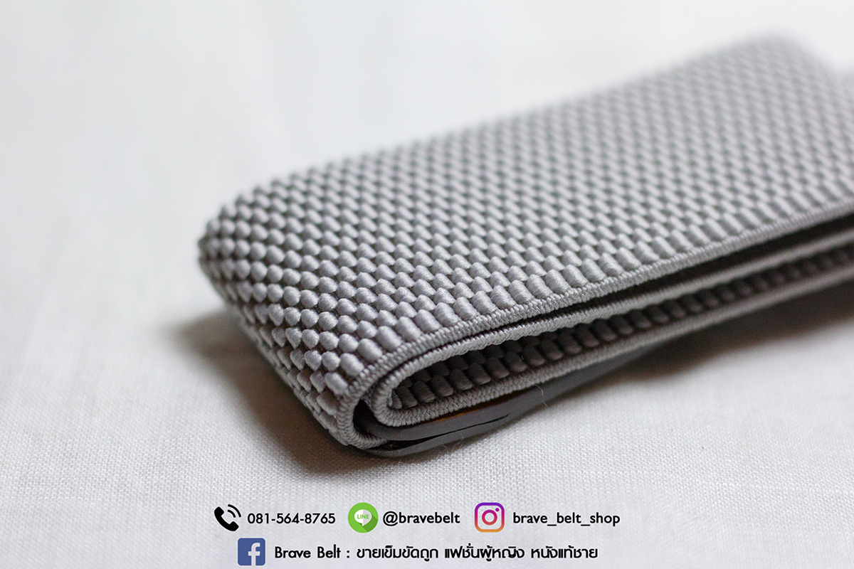 เข็มขัดยืดได้ รูปทรงเข็มขัดสีเทาอ่อน