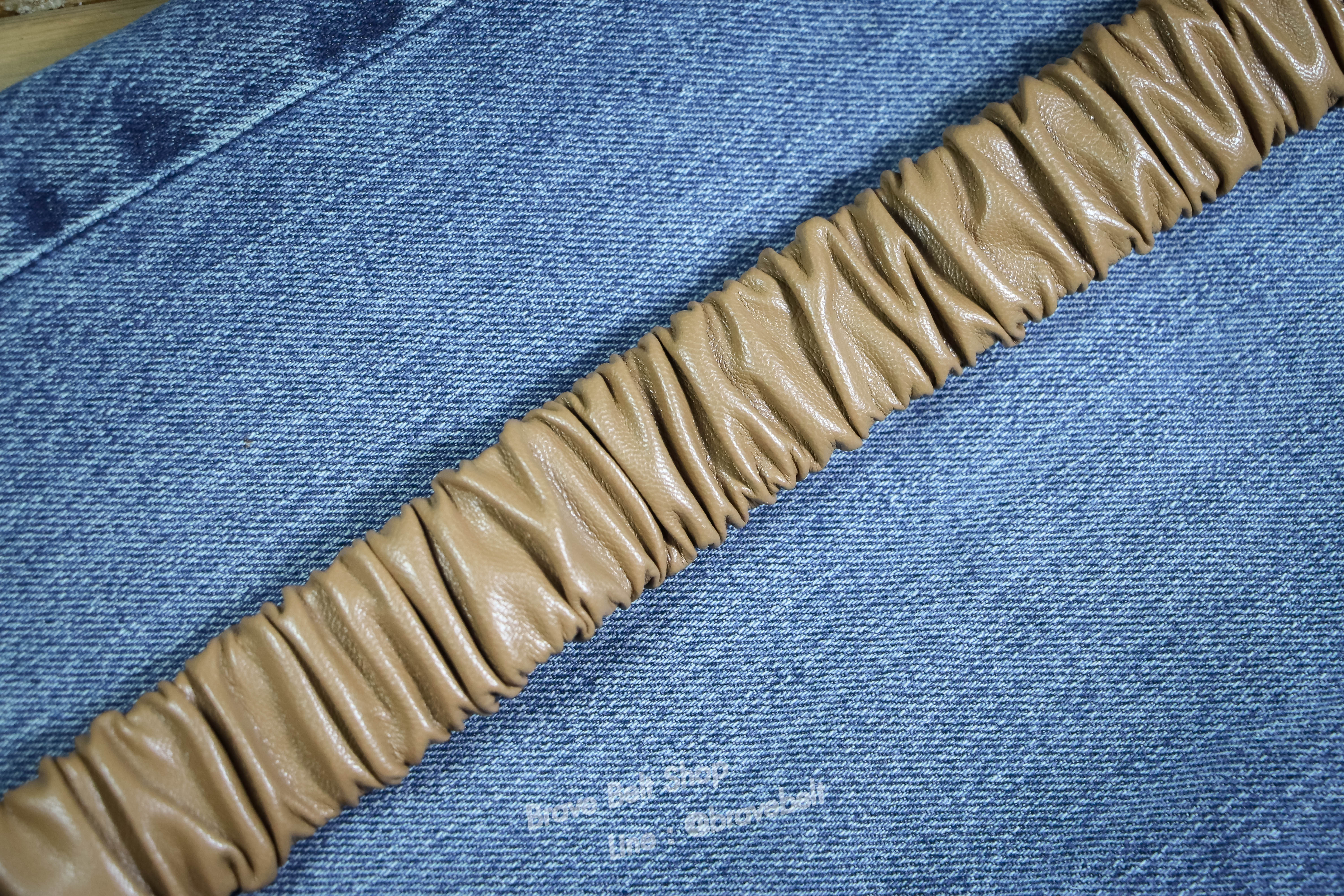 เข็มขัดยางยืดผู้หญิงแบบยืดได้พอดีเอวสีน้ำตาล