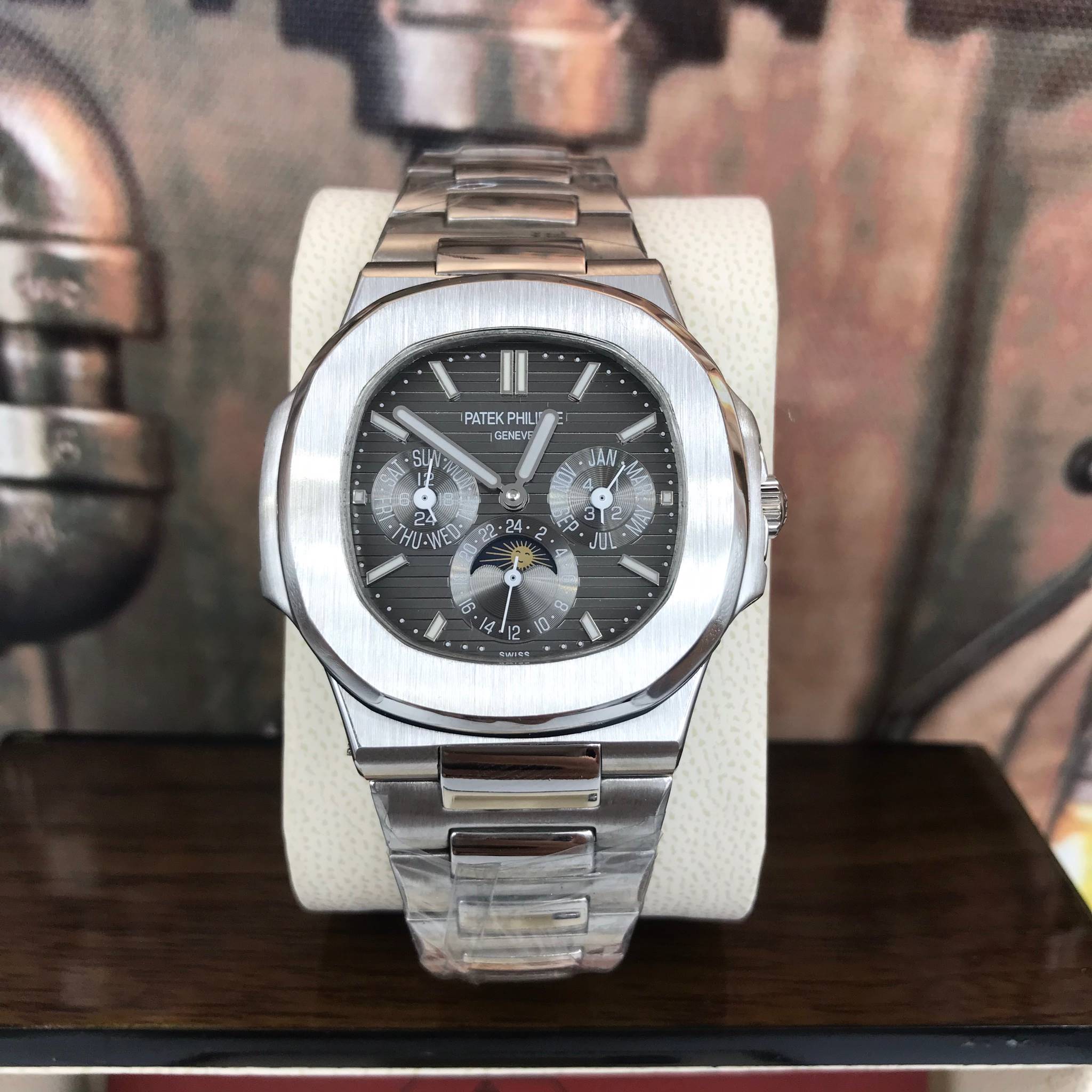 นาฬิกา Patek Philippe รุ่น Men's Nautilus Chronograph สีเงิน สายเลสสีเงิน หน้าปัดสีเทางาน CC