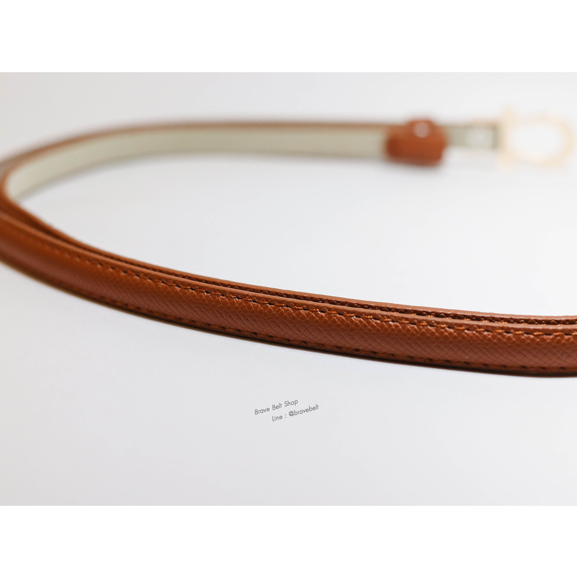 เข็มขัดเส้นเล็กผู้หญิงสีน้ำตาล หัวเข็มขัดสีทอง