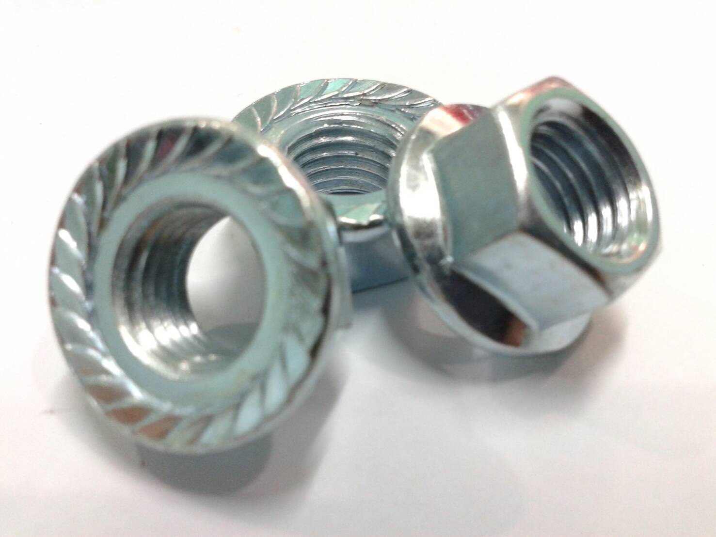 หัวน๊อตจานจักร-ชุปขาว M 10-1.25 Hex Flange Nut With Serration