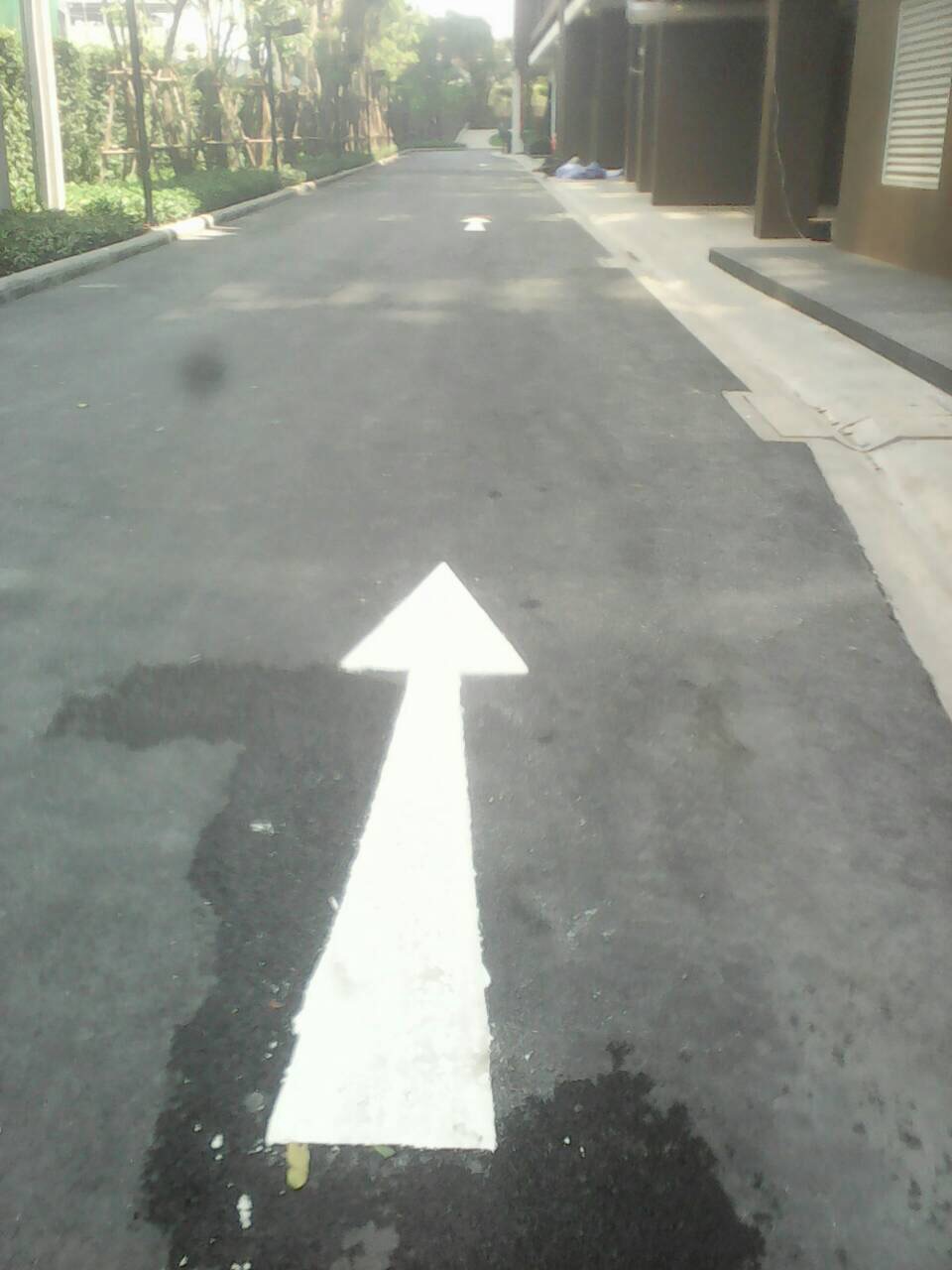 ตีเส้นช่องจอดรถภายในคอนโด กทม