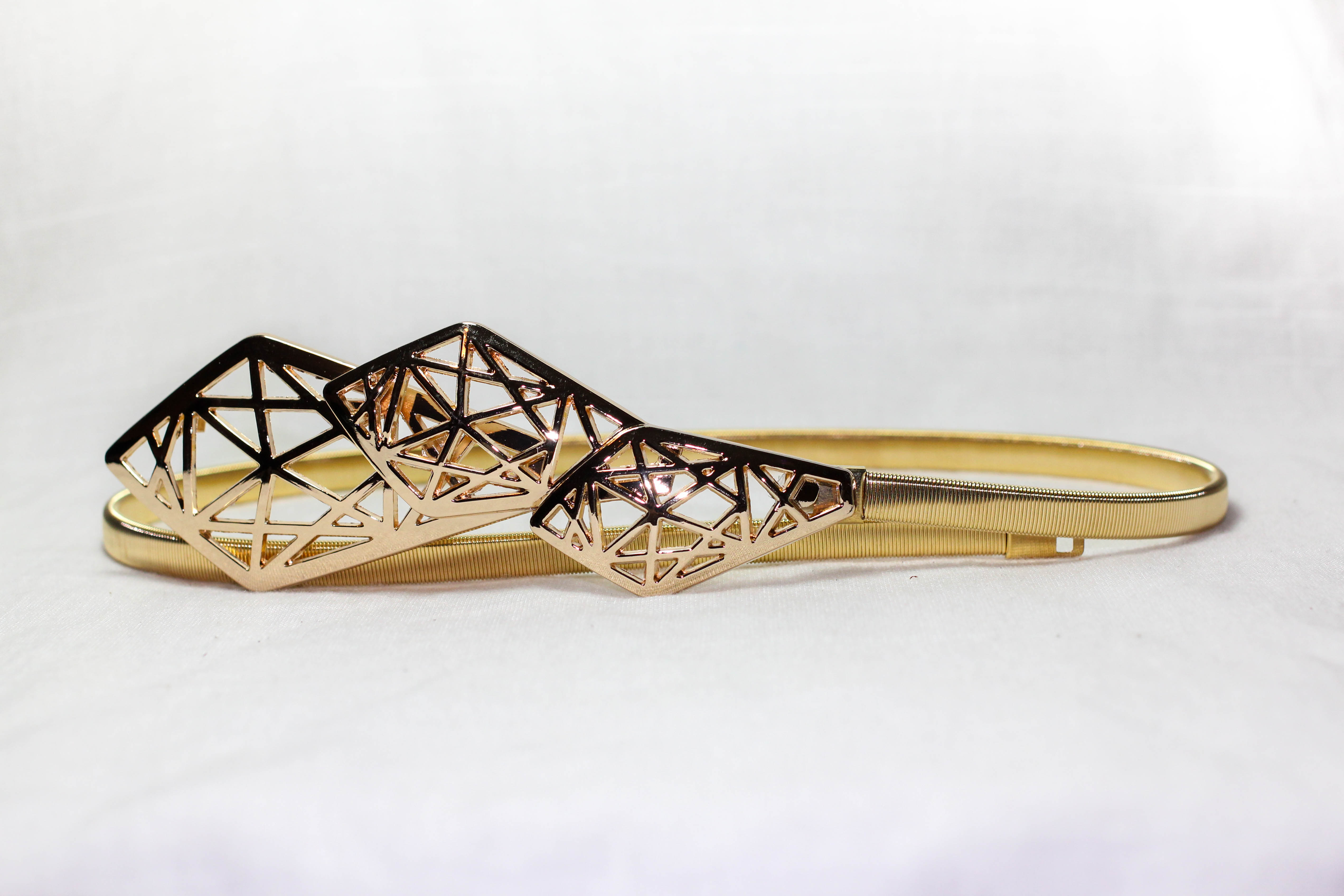 เข็มขัดสปริงสีทอง หัวลายกราฟฟิก สวยน่าใช้