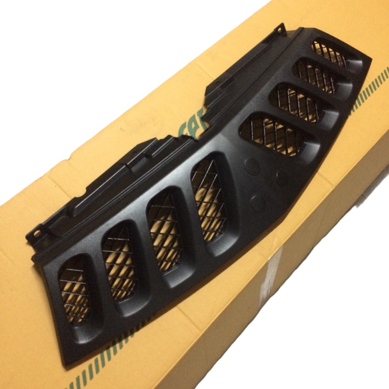 หน้ากระจัง MITSUBISHI TRITON(ไทรทัน) โฉมแรก รุ่นตอนเดียว สีดำ ไม่มีโลโก้ ปี2005-2008 (รหัส:TRITON'05 ดำSC)