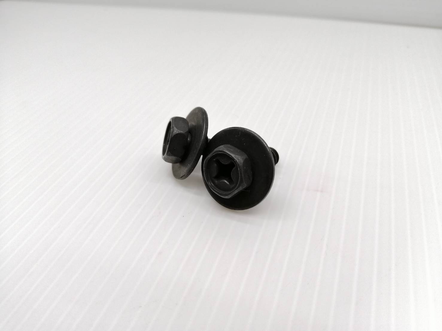 16 ชิ้น M6 x 20 mm สกรูยึดบังโคลน สกรูยึดยางกันโคลนหน้า 90159-60603 Vigo 4x4 , Vigo Prerunner