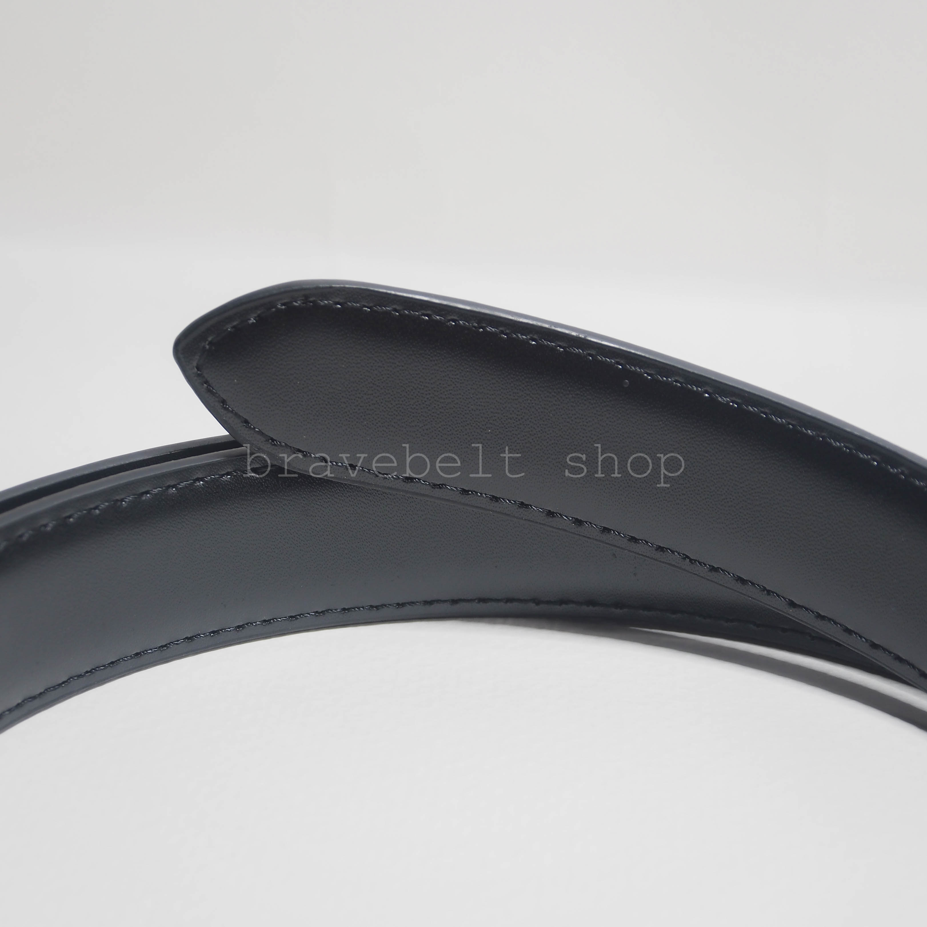 เข็มขัดหนังแฟชั่นผู้หญิงสีดำสวยๆ น่าใส่เป็นอย่างมาก หนังแท้ด้วย