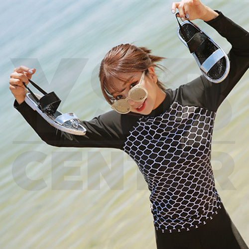 CASSA ชุดว่ายน้ำ ชุดว่ายน้ำผู้หญิง ชุดว่ายน้ำผู้หญิงเซ็ต 2 ชิิ้น เสื้อแขนยาว + กางเกงขายาว (สีดำ ลายตาข่าย)