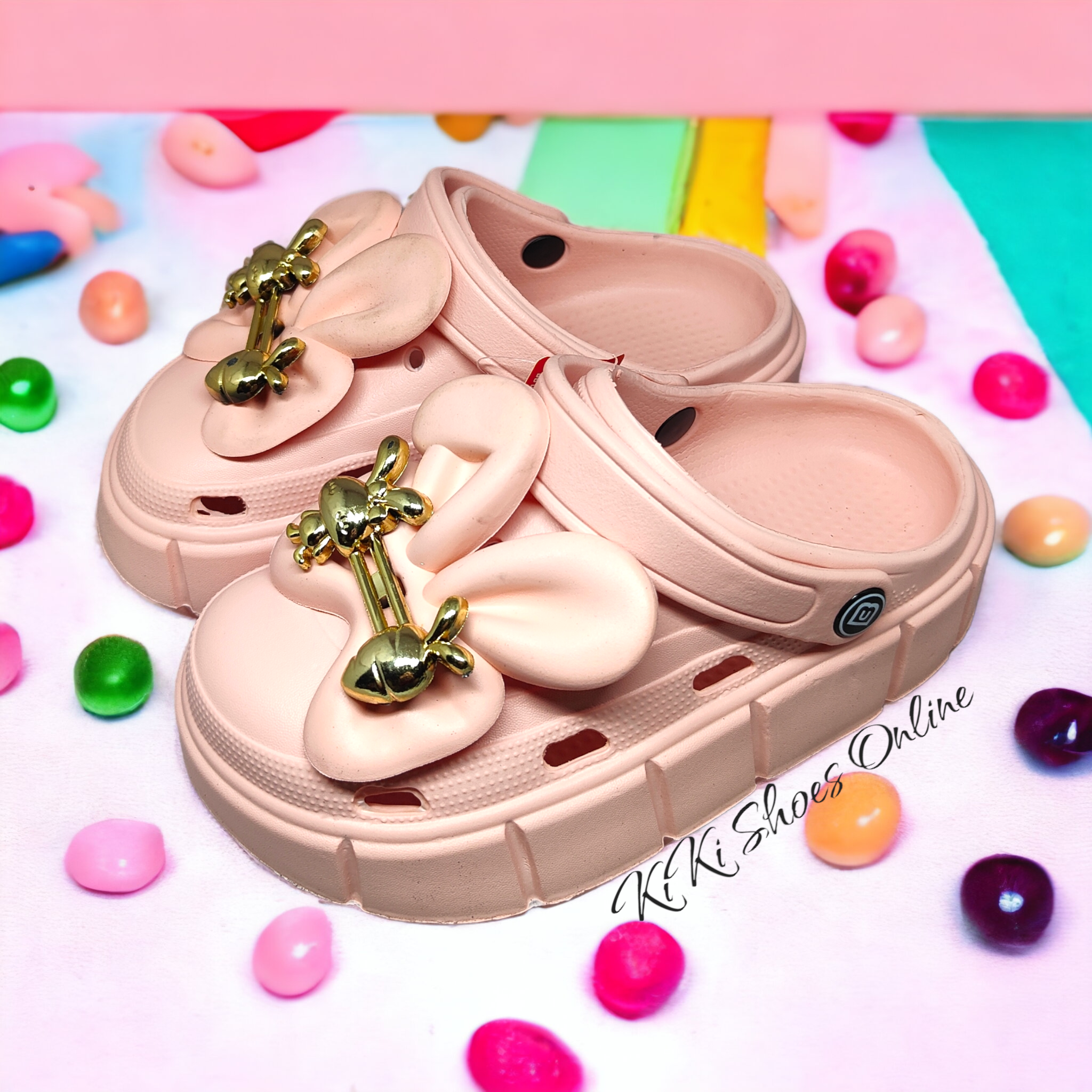 KiKi Shoes - รองเท้าแตะ หัวโต รองเท้าแฟชั่น ผู้หญิง เสริมส้น พื้นสูง สไตล์แบรนด์ โบว์ใหญ่กำลังติดเทรนด์ ต้องรีบจัดแล้วนะคะ