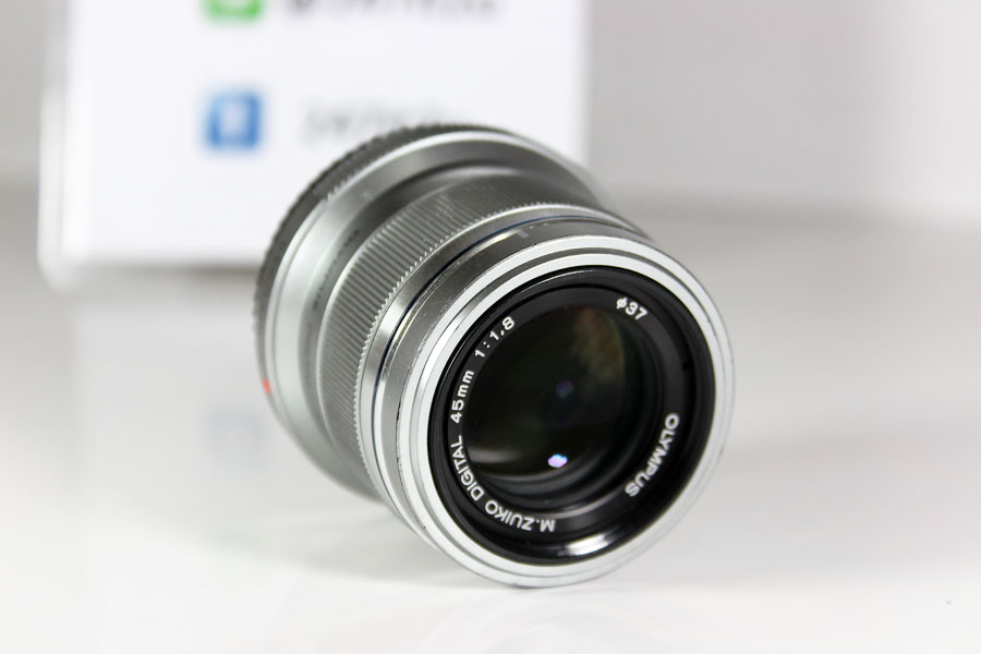 เลนส์ Olympus M. Zuiko Digital 45mm f/1.8 สี silver