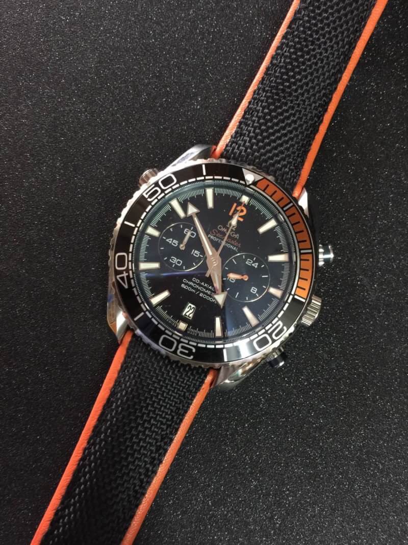 นาฬิกา Omega รุ่น Seamaster Planet Ocean Chronograph สีเงิน สายหนังสีดำขอบส้ม 600M Co-Axial Master Chronometer Basel