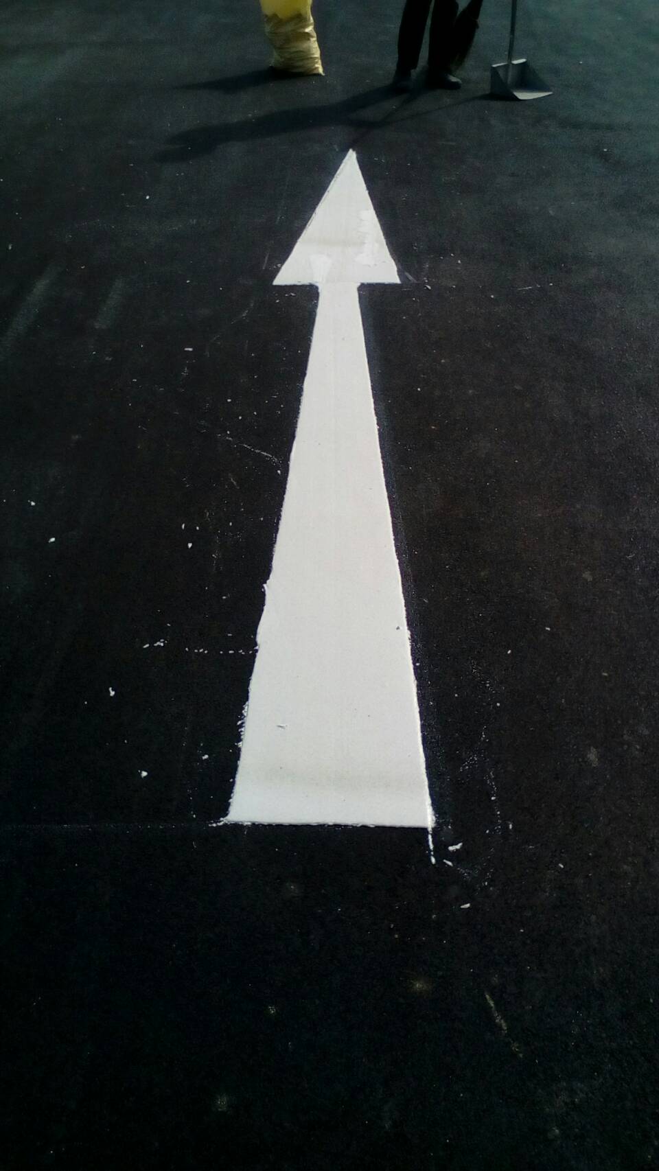 งานตีเส้นถนนหน้าโรงงาน หน่วยงานมาบยางพร จ.ระยอง