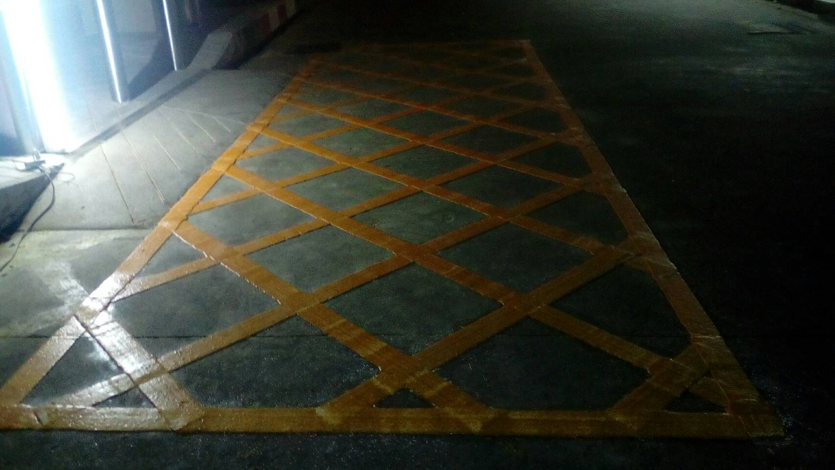 ตีเส้นช่องจอดรถในห้างโฮมโปรกรุงเทพ