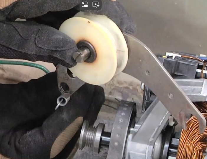 pulley ลูกรอกเครื่องอบผ้า Electrolux รุ่น EDV114 ตัวทดแทน **เฉพาะลูกรอกสีขาว** ใช้แกนตัวเดิม