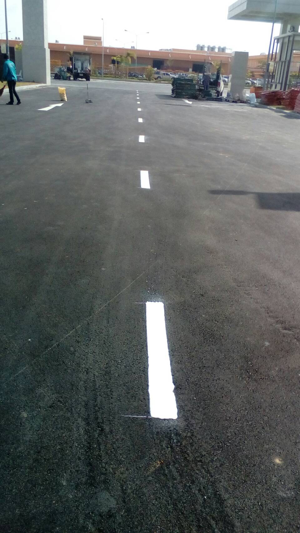 งานตีเส้นถนนหน้าโรงงาน หน่วยงานมาบยางพร จ.ระยอง