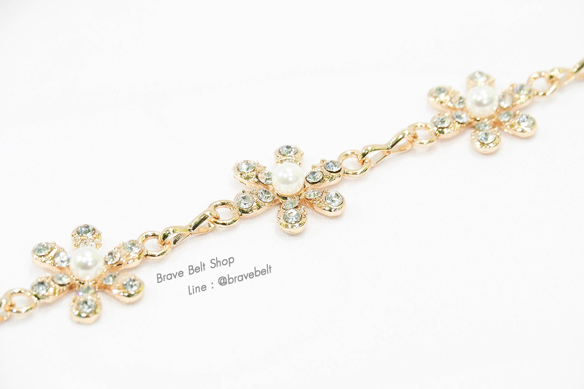 เข็มขัดดอกไม้ไข่มุก มีปลายโซ่ห้อยสีทองสวย