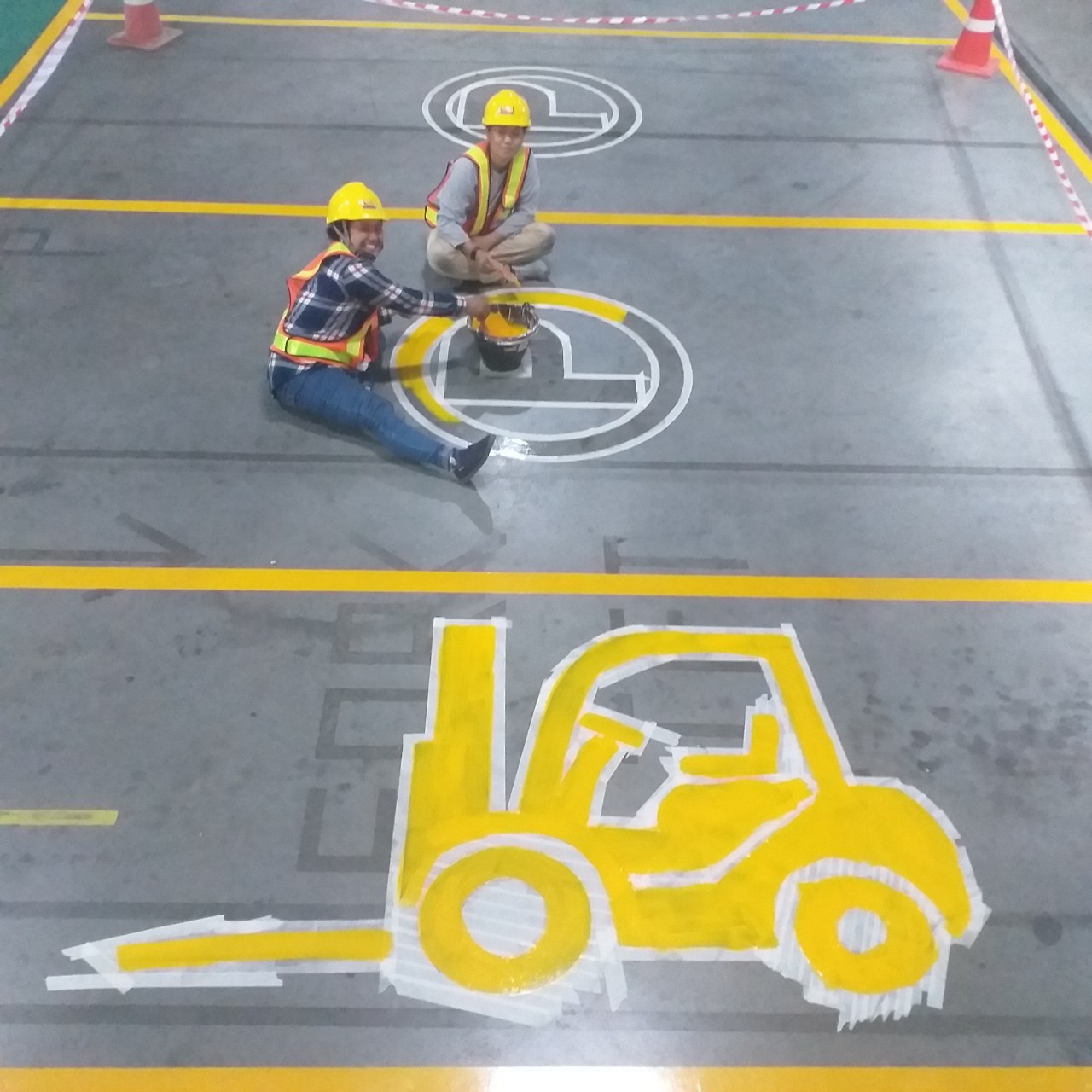 ทำสัญลักษณ์ที่พื้นด้วยสีอีพ๊อคซี่,สีเทอร์โมพลาสติก