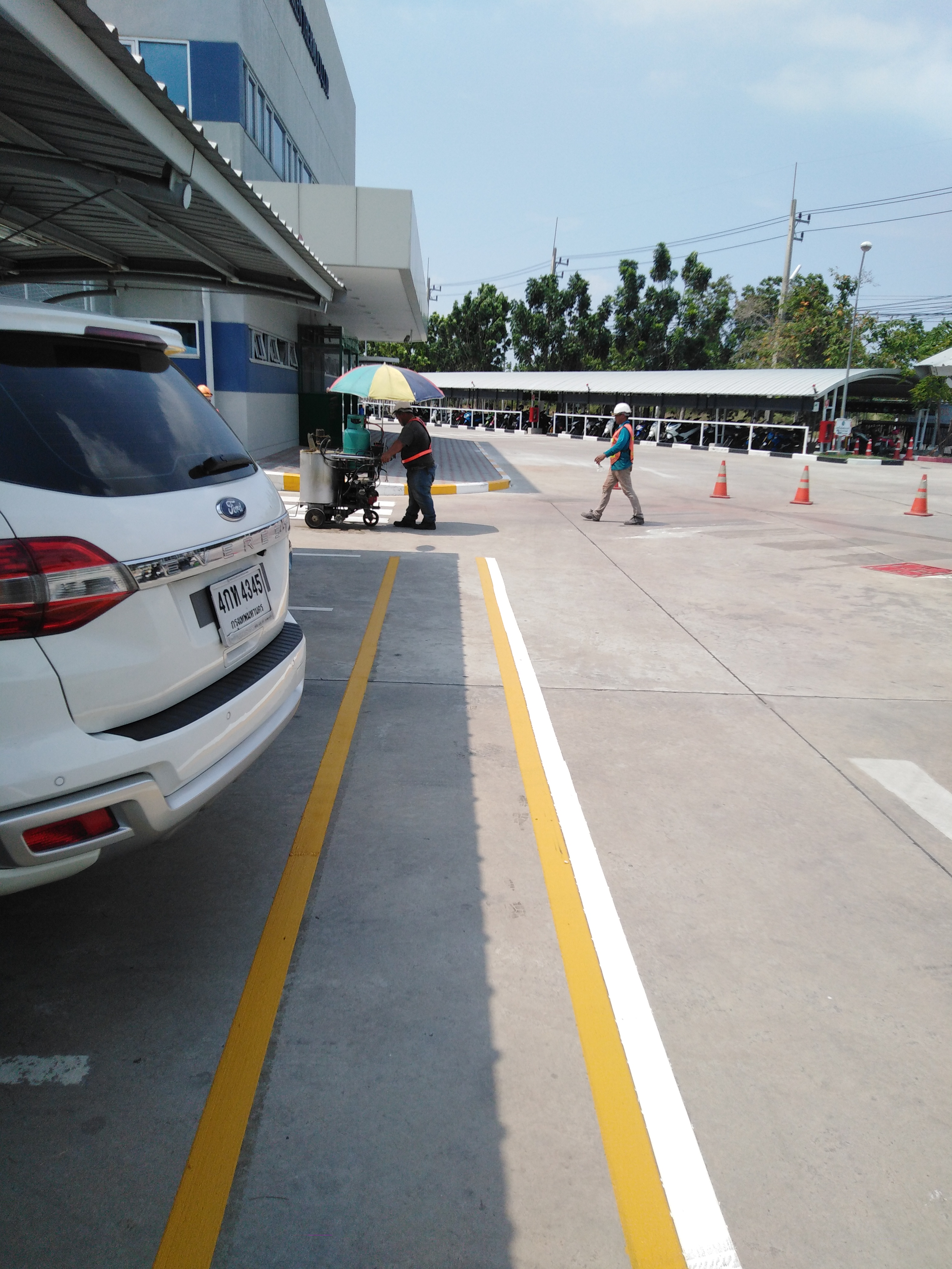 เส้นทางเดินภายในโรงงานราคาตีเส้นทางเดิน